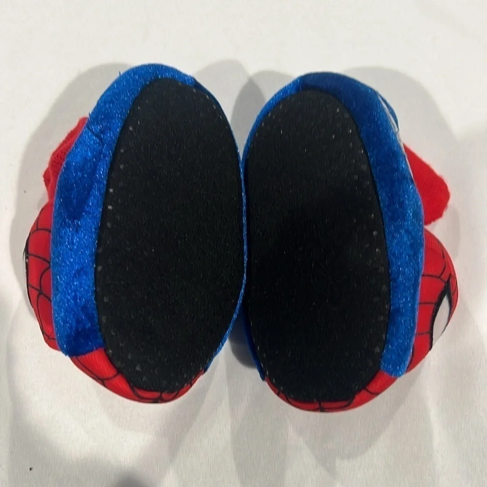 Superman slippers. Kids small (5/6). NWOT.